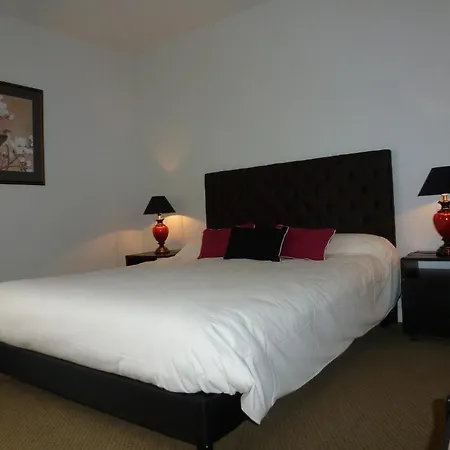 Hotel Les Chaumieres Du Lac 2*
