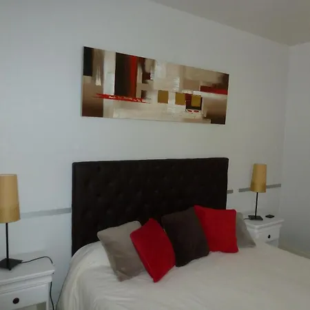 Les Chaumieres Du Lac Hotel