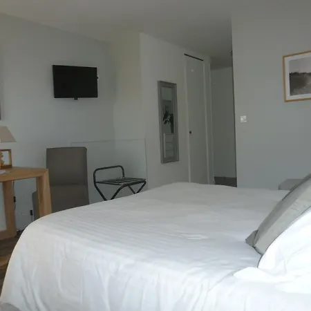 Hotel Les Chaumieres Du Lac 2*