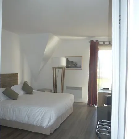 Hotel Les Chaumieres Du Lac 2*
