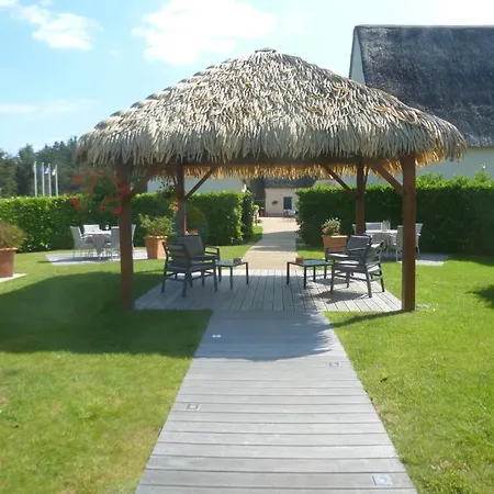 Hotel Les Chaumieres Du Lac 2*