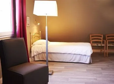 Logis Les Chaumieres Du Lac Rest. Les Typhas 2*
