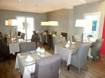 Les Chaumieres Du Lac Hotel