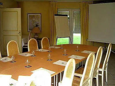 Logis Les Chaumieres Du Lac Rest. Les Typhas Hotel 2*
